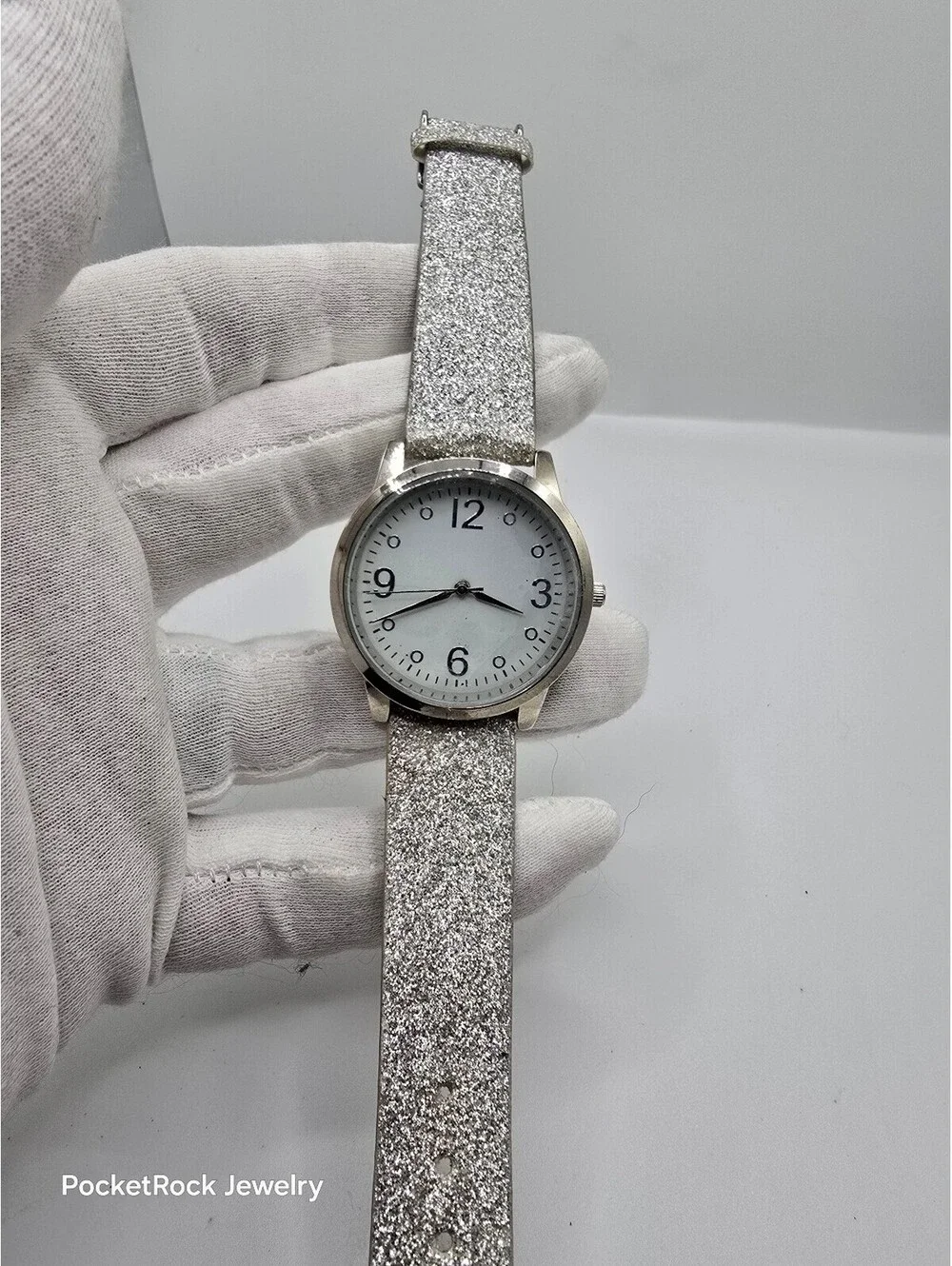 Ding Feng Quartz Analog Watch White Dial Arabic Numerals Silver Faux Strap